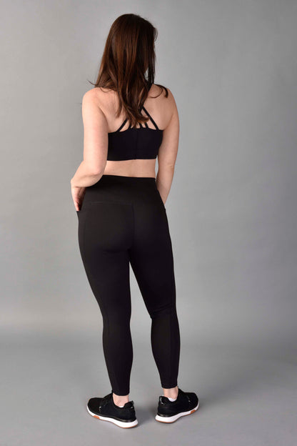 High Rise Side Pocket Recycled Core Compression 7/8 Legging in Matte Black